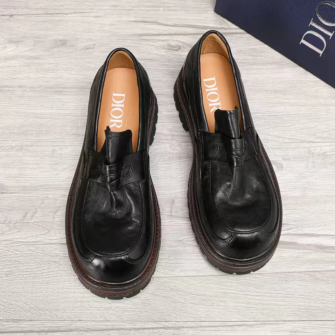 Factory price 540 🕷️🕷️[Dior] Dior's new men's shoes are launched in Hong Kong counters. Official website 1:1 production. Original Italian patented cowhide + water-dyed 🐂 leather lining. Designed by European and American masters. Goodyear craftsmanship, washed cowhide, perfect shape to create counter quality, solid color rubber wear-resistant outsole and classic dazzling toe! Super versatile and very comfortable. High-end without losing taste, fashionable and novel! ! Absolute focus! Colors optional, code number 38-44 (45 customized)